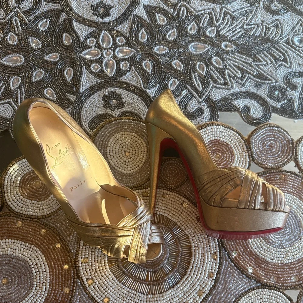 Christian louboutin 9.5 Glamorous Gold Platform Heels - Picture 5 of 6